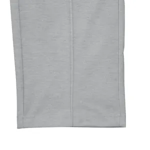 Vista detallada del dobladillo y las costuras de un pantalón de chándal gris para hombre