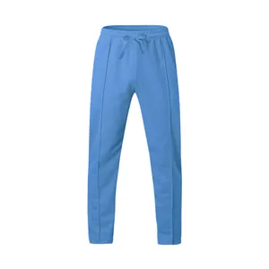 Primer plano de un pantalón de chándal azul para hombre con costura vertical y cordón.