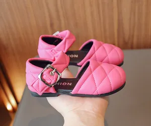 Eleganti scarpe Mary Jane in pelle trapuntata rosa per bambine con fibbia in metallo