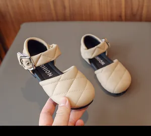 Eleganti scarpe da principessa Mary Jane in pelle trapuntata beige per bambine