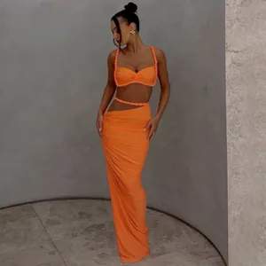 Stilvolles orangefarbenes rückenfreies Camisole-Top mit passendem langem Bodycon-Rock-Set