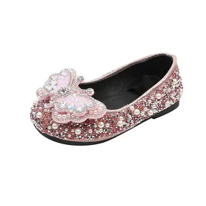 Funkelnde rosa Mädchen-Prinzessinnen-Ballerinas mit Perlen und großem Strass-Schmetterling