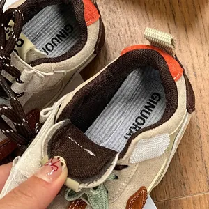 Zapatos de caminar elegantes para niños con suelas suaves y malla de tela transpirable