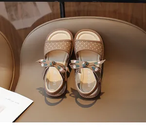 Elegantes sandalias marrones de lunares para niñas con lazo de flores bordadas a mano