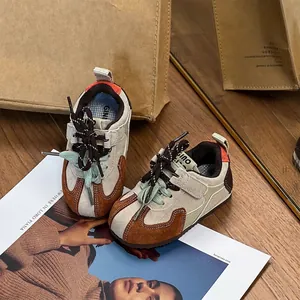 Zapatos de andar para bebé con suela blanda y bloques de color primavera 2025