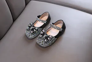 Zapatos de princesa negros para niñas con lazo de diamantes, ideales para danza y gala.