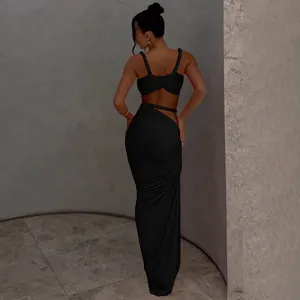 Rückenansicht des sexy schwarzen rückenfreien Crop-Tops und Bodycon-Maxirock-Sets