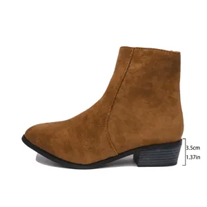 Klassische braune Wildleder-Stiefeletten mit 3,5 cm Blockabsatz, Seitenansicht