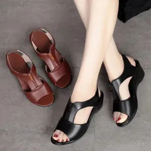 Sandalias de cuña para mujer con diseño peep-toe y cremallera frontal en negro y marrón