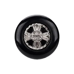 Premium Knopf aus schwarzer Pflanzenfaser mit silbernem Blumenkreuz-Design Dekor