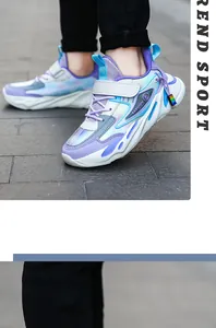 Detailansicht der atmungsaktiven lila schillernden Mesh-Sneaker für Mädchen