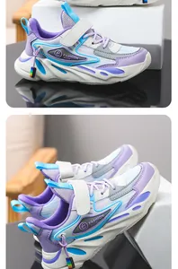 Detaillierte Ansicht lila-weißer atmungsaktiver Mesh-Sneaker für Mädchen im Alter von 6-12 Jahren.