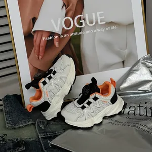 Zapatillas chunky para niños pequeños con suelas blandas en diseño blanco y naranja