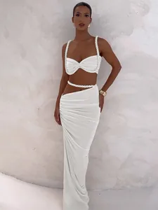 Sexüelles weißes zweiteiliges Set mit Crop-Top und geriffeltem Maxirock für Damen