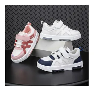 Trois paires de baskets d'été en mesh respirant pour enfants en rose, blanc et bleu
