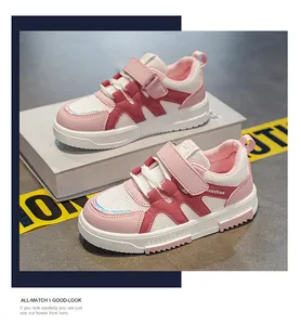 Baskets respirantes en maille rose et blanche pour enfants avec brides velcro
