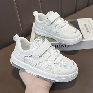Baskets en maille blanche respirante pour enfants avec sangles à scratch réglables
