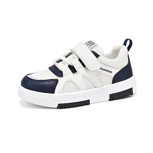 Baskets en mesh respirant pour enfants blanc et bleu marine avec bande Velcro