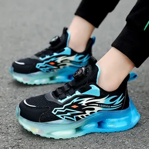 Scarpe sportive blu e nere per bambini con motivo a fiamme di drago e chiusura a rotella