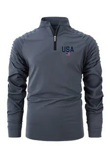 Polo deportivo gris para hombre con cremallera corta, logo USA y hombros plisados