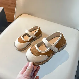 Eleganti scarpe Mary Jane da bambina in marrone e crema con suola morbida primavera stile