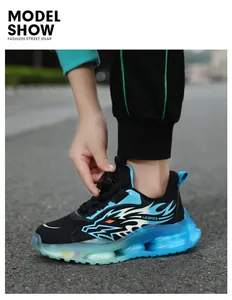 Gedetailleerd overzicht van jongens sportsneakers met innovatief draaisluiting vetersysteem