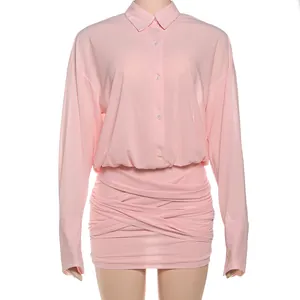 Elegante abito a camicia rosa a maniche lunghe con collo a revers e gonna a portafoglio