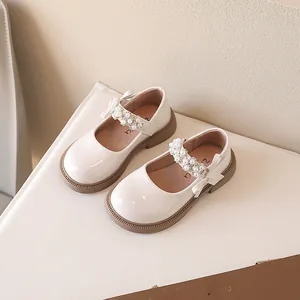 Zapatos Mary Jane elegantes para niña en color crema con perlas y suela de goma suave