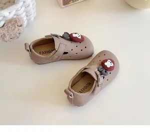 Süße beige Kinder-Loafer mit Hasen-Deko und weicher Sohle für Mädchen.