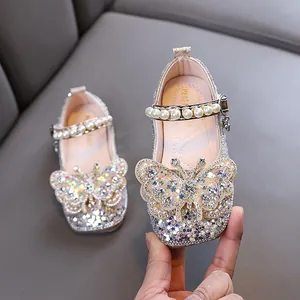 Chaussures de princesse argentées scintillantes pour filles avec papillon en strass