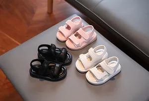 Atmungsaktive Kleinkindersandalen mit weicher Sohle in Pink, Schwarz und Weiß