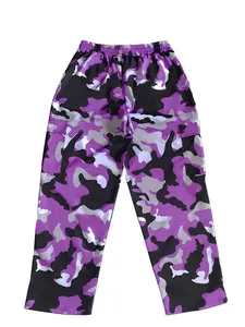 Pantalones cargo holgados para hombre con vibrante camuflaje morado y negro para deportes