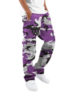 Pantalón cargo holgado para hombre con estampado de camuflaje morado y multibolsillos