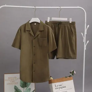 Ensemble de détente pour hommes en coton et lin vert olive avec chemise et short