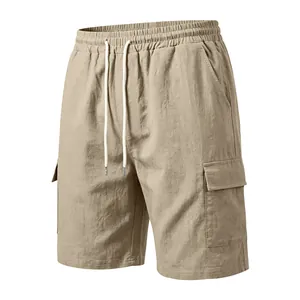 Gedetailleerd overzicht van losse linnen cargoshorts voor heren in kaki