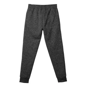 Vista trasera de pantalones deportivos de felpa gris con cintura elástica y puños de canalé