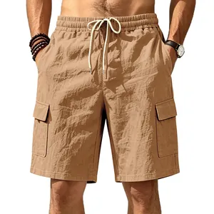 Detailweergave van de kaki linnen cargo short met trekkoord in de taille en handige zakken.