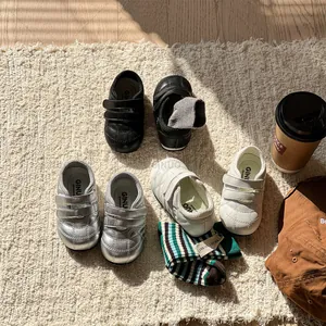 Scarpe Primi Passi per Neonati e Bambini in Pelle Microfibra Suola Morbida Sneakers per Bambini e Bambine 1-2 Anni Chiusura a Strappo Casual