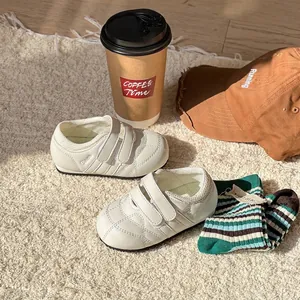 Scarpe primi passi bianche per bambini con suola morbida e velcro, taglie 16-25
