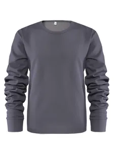 Detailansicht des grauen Langarm-Sportshirts mit Waffelstruktur und Rundhals