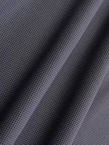 Nahaufnahme von anthrazitfarbenem Waffelgewebe für Herren Sport-Langarmshirt Stoff
