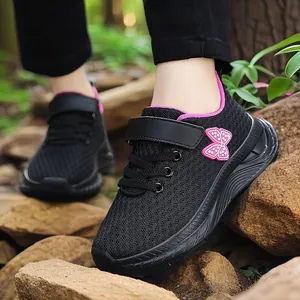 Sneakers da Bambina Traspiranti in Mesh Primavera 2025 Scarpe da Corsa Leggere Con Applicazione a Farfalla e Chiusura a Strappo
