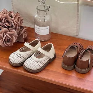 Zapatos de princesa tejidos para niñas con suelas blandas en color beige