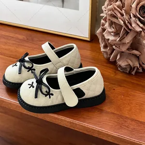 Chaussures Mary Jane beiges pour filles avec nœuds noirs et semelles souples matelassées