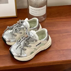 Zapatillas sandalias de malla para niños pequeños en plata y blanco para niños y niñas 18-25