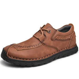 Bruine herenschoenen van leer in zakelijk casual stijl met decoratieve handstiksels