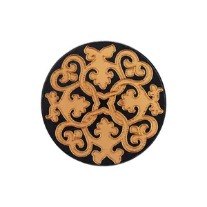 Bouton élégant en bois de peuplier naturel avec motif floral traditionnel sculpté complexe