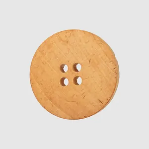 Bouton en bois de peuplier naturel à quatre trous pour vêtements élégants et artisanat.