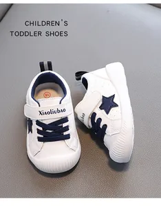 Zapatos de cuero blanco para niños pequeños con suela blanda y detalle de estrella