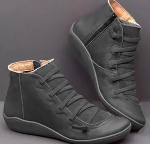 Botines grises de punta redonda para mujer con correas cruzadas y cremallera lateral